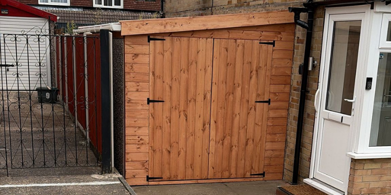 Lean-to with double wooden doors